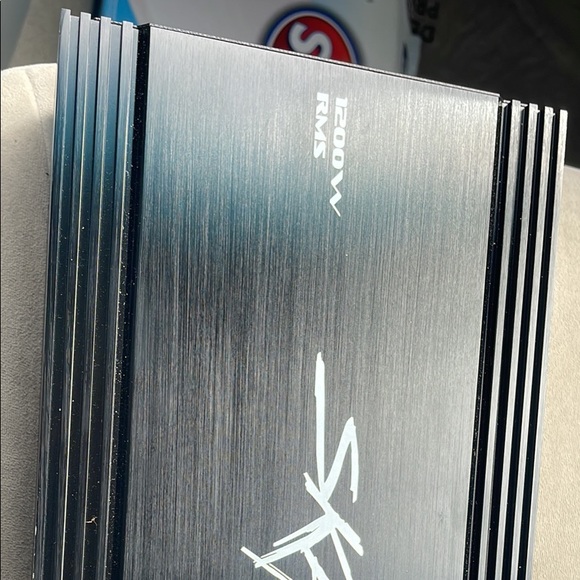 1200 watt skar amp - Picture 1 of 1